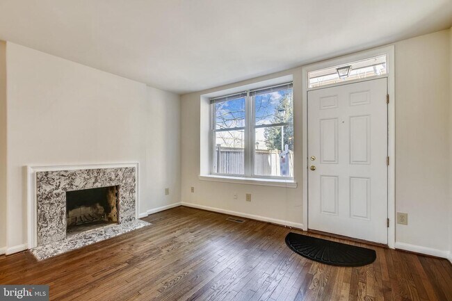 Foto del edificio - 542 Colecroft Ct
