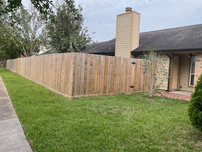 Foto del edificio - 15642 Scenic Haven Dr