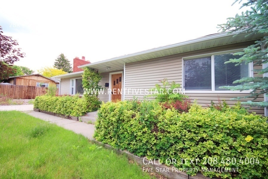 Primary Photo - 1739 1/2 E Center St-