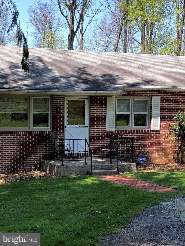 Primary Photo - 29 Laver Rd