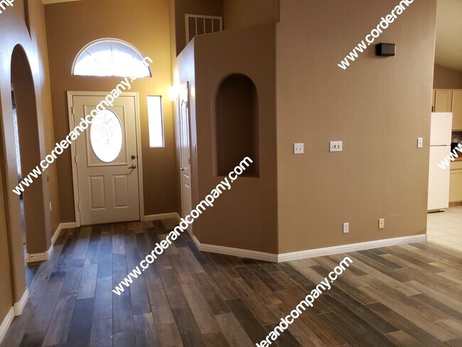 Building Photo - Dashing 3 Bedroom, 2 Bathroom, 2 Car Garag...