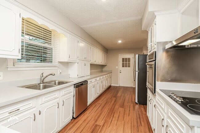 Building Photo - 2613 Sailboat Ct