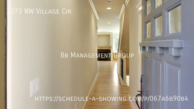Foto del edificio - Newer Forest Heights Townhome Close to Nik...