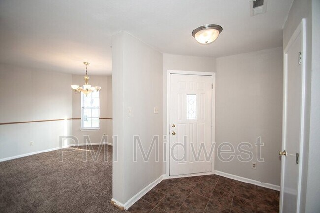 Building Photo - 4545 Connaught Dr E