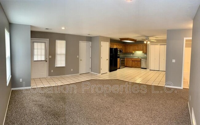Building Photo - 318 Creekside Ct