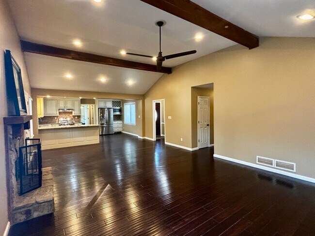 Building Photo - 125 Lantern Ridge Dr