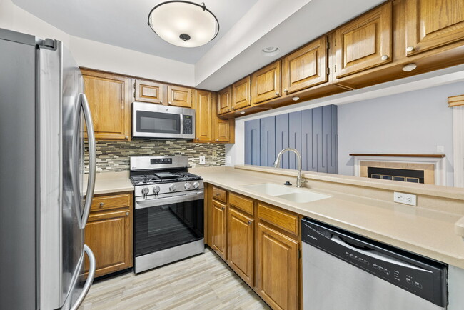 Foto del edificio - Pinecrest Perfection: Your Dream Townhome ...