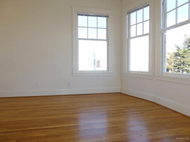 Building Photo - 2190 Beach St