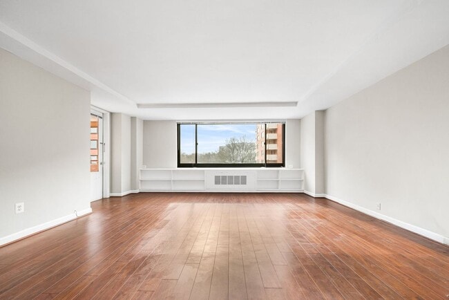 Building Photo - 1021 Arlington Blvd