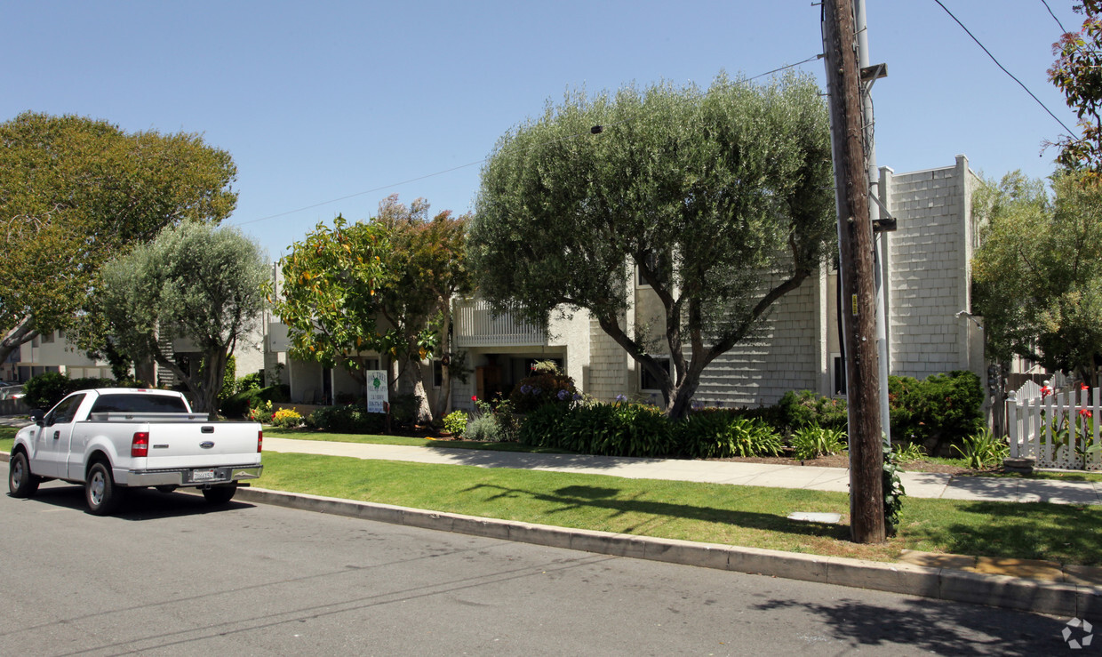 Foto del edificio - Oak Tree Village Apartments