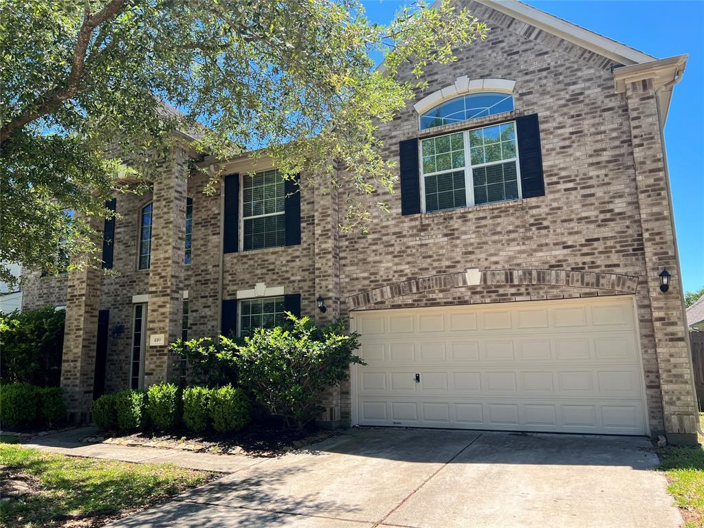Foto principal - 810 Almond Pointe