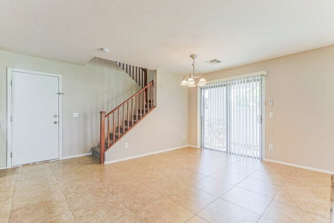 Foto del edificio - 5848 E Grove Ave