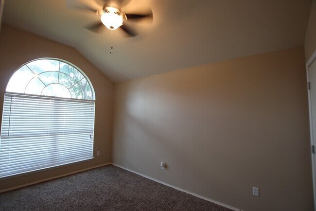 Building Photo - Available Now! Beautiful 4 bedroom home in...