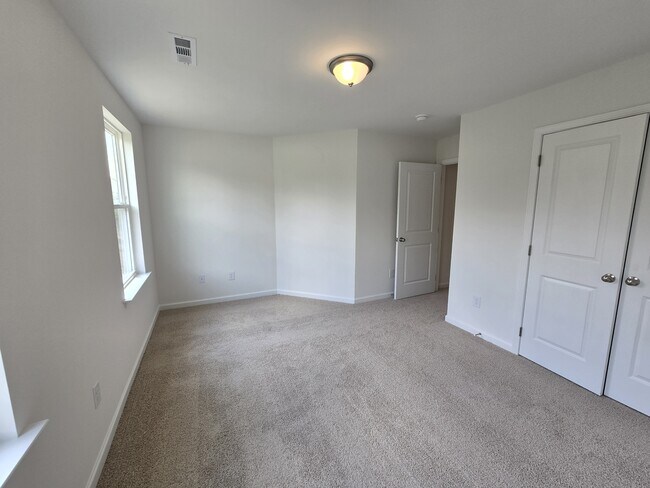 Building Photo - 5140 Pace Pk Cir