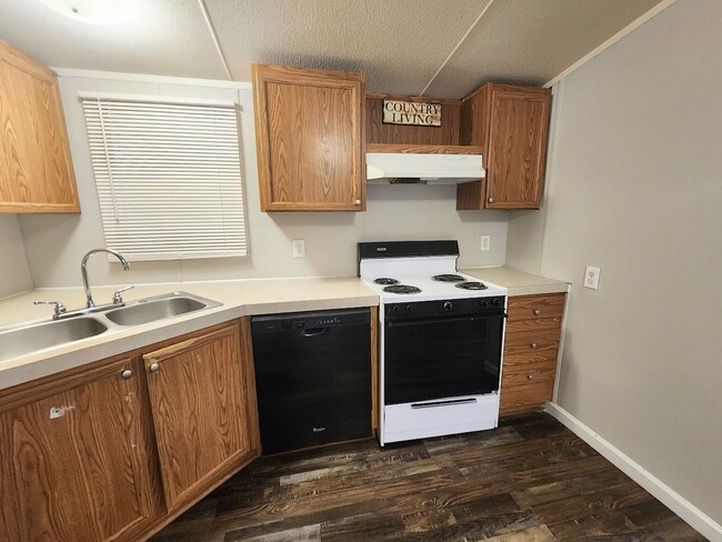 Building Photo - 3 BR Mobile Home on 4 acres in Belton, SC