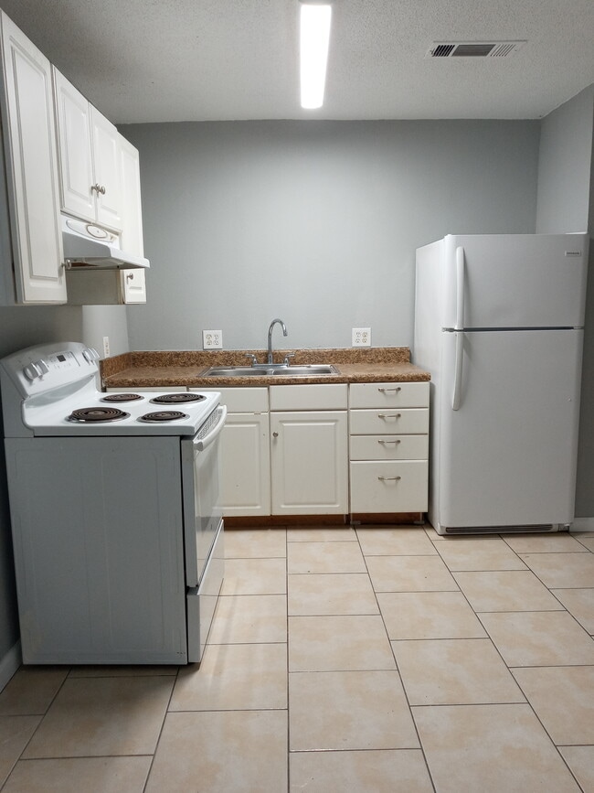 Building Photo - 7613 Newton Dr