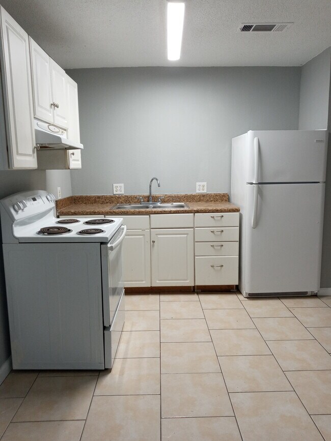 Foto del edificio - 7613 Newton Dr