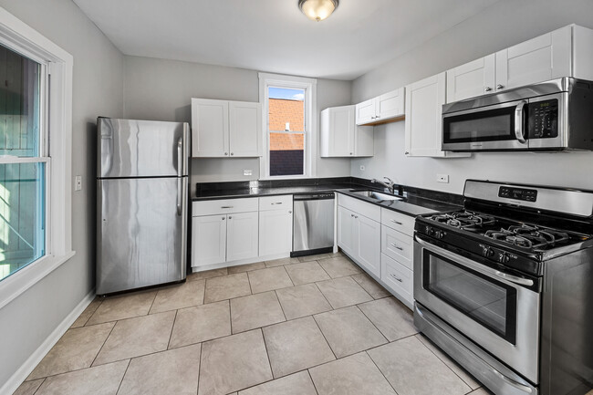 Foto del edificio - 3726 N Troy St