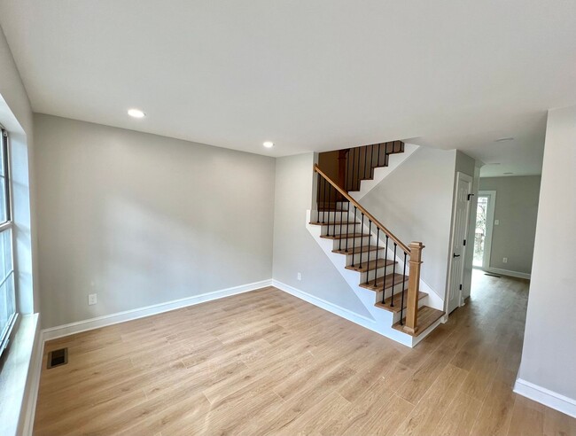 Foto del edificio - Beautifully Updated 2 Bedroom Townhome in ...