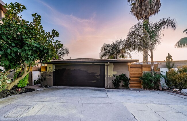 Building Photo - Beachfront Vacation Paradise in La Jolla!