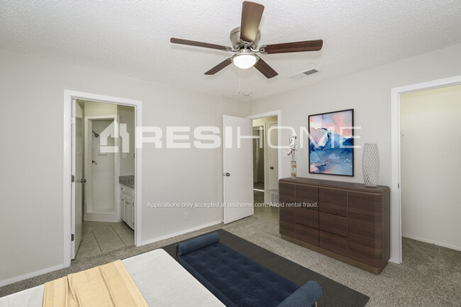 Building Photo - 6405 Moonglow Lane