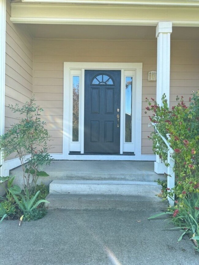 Building Photo - Beautiful Three Bedroom North Napa Home