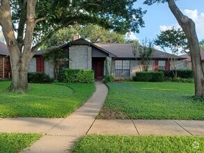 Building Photo - 629 Phillips Dr