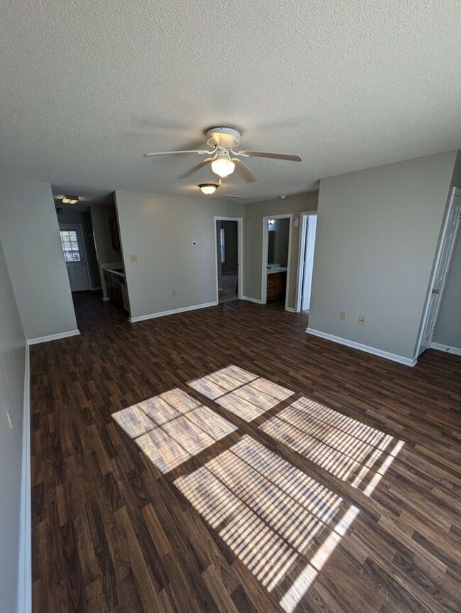 Foto del edificio - 2BD/2BA Townhome at The Squires