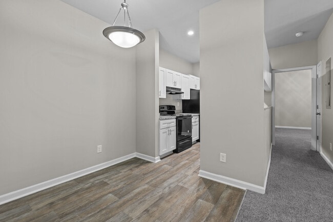 B2 (Lanier II) Premium Unit (Fully Renovated) - Lake Crossing Apartment Homes
