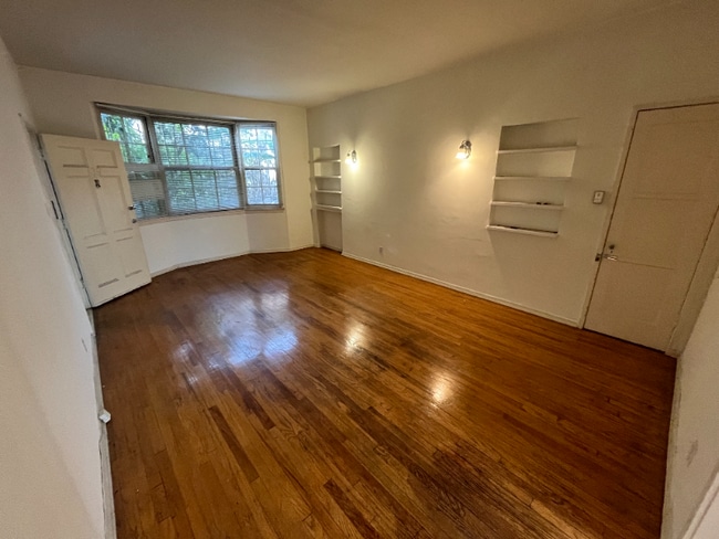 Building Photo - 139 Sweetzer Ave