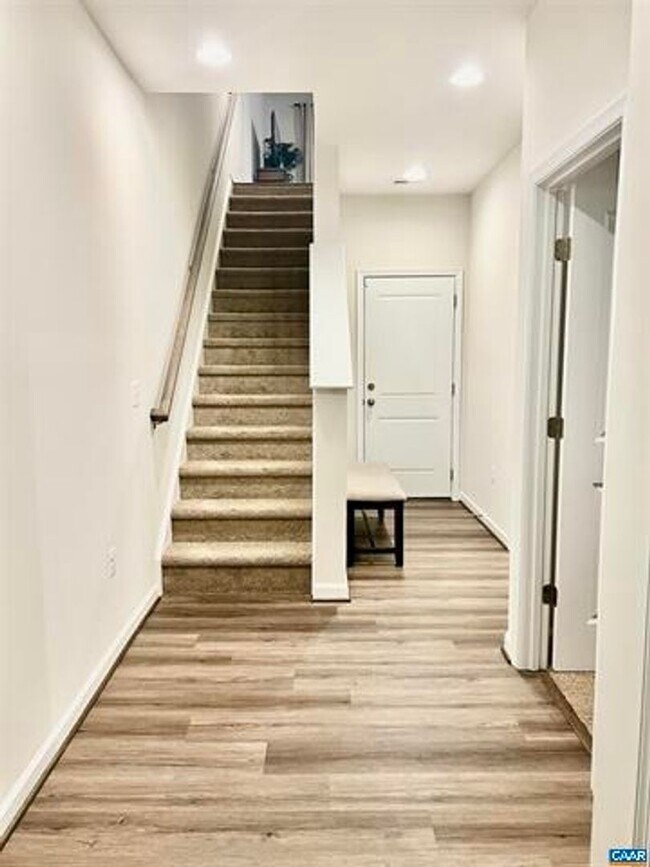 Foto del edificio - Southwood- Gorgeous style and like new condition with a great location to downtown and the Univer...