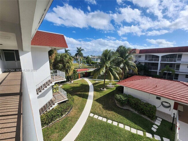 Foto del edificio - 580 Egret Dr