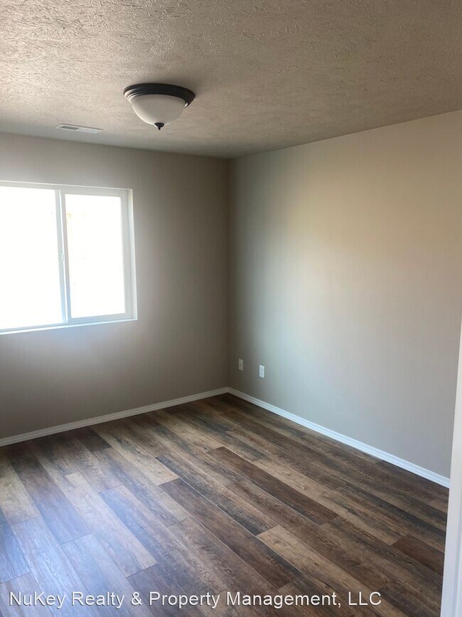Foto del edificio - 3 br, 2 bath House - 10510 W. Salmonberry