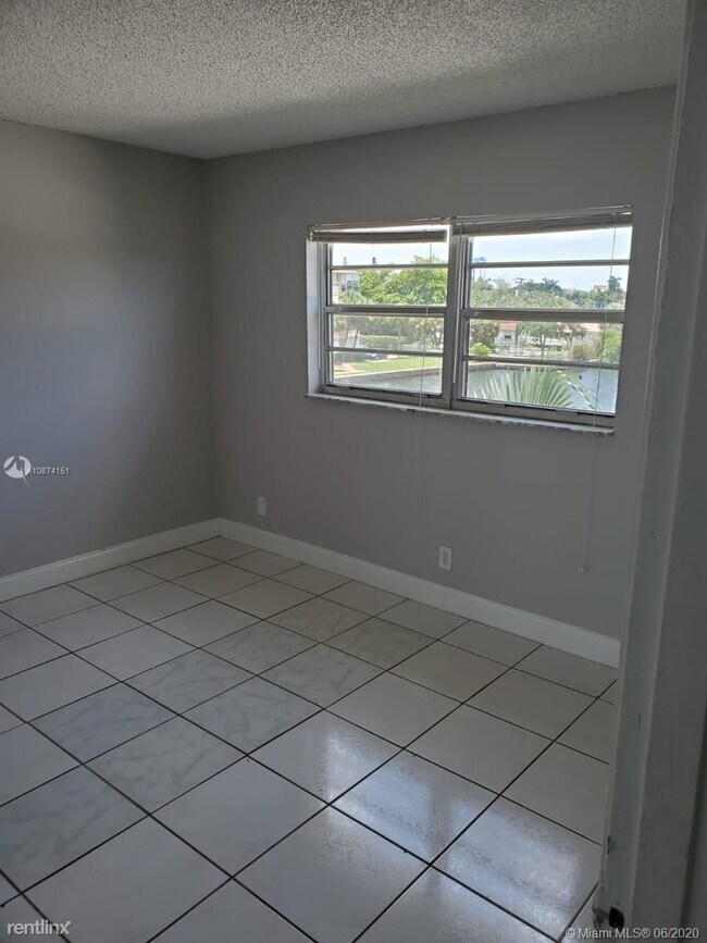 Foto del edificio - 2 br, 2 bath  - 2775 Taft St Apt 312