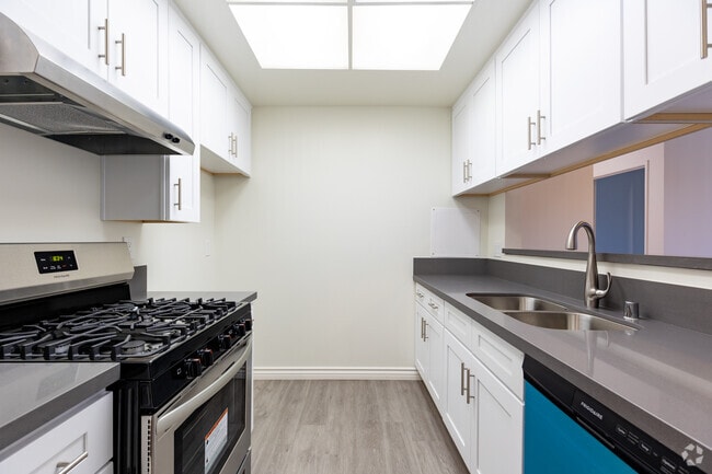 315 S La Fayette Park Pl - 315