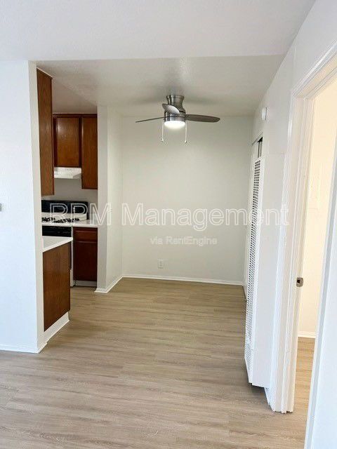 Foto del edificio - 6624 Sylmar Ave