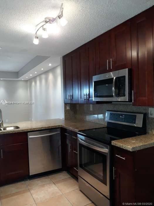 Building Photo - 11415 SW 149th Ct
