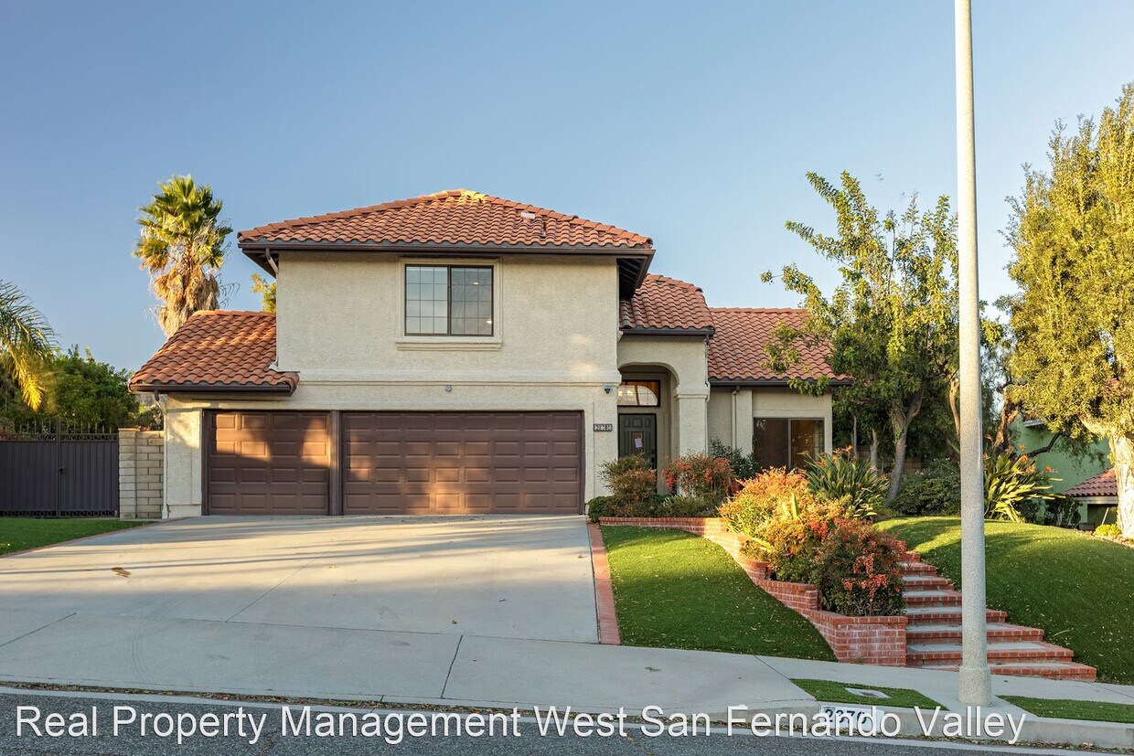 Foto principal - 4 br, 3 bath House - 23701 Blythe St,