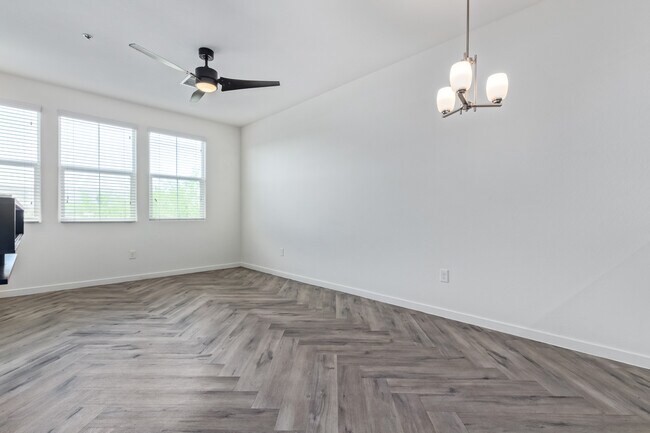 Foto del edificio - 2321 E Huntington Dr