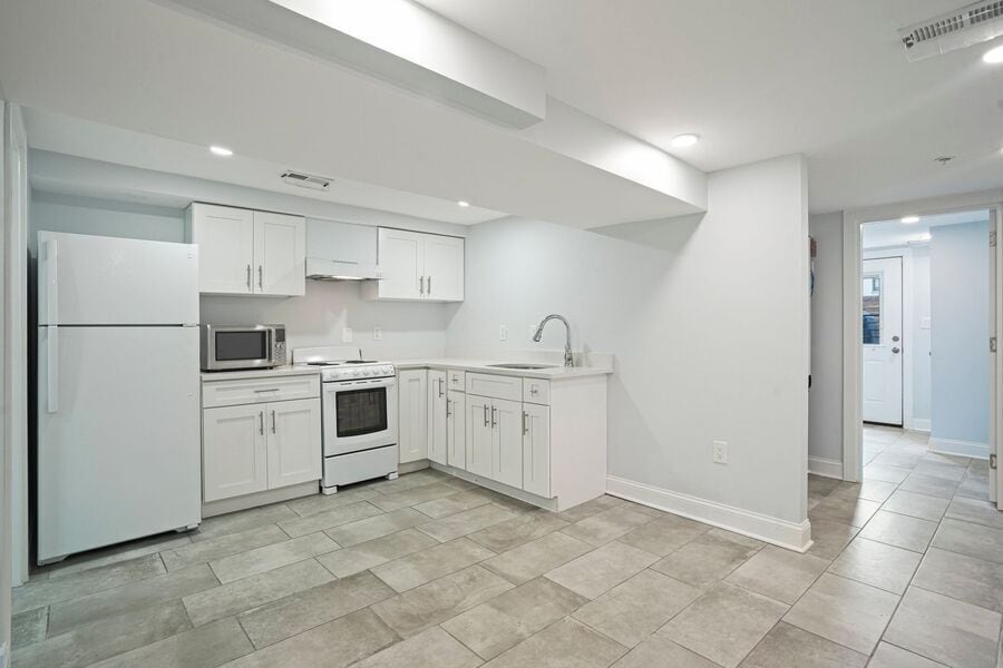 Photo - 2630 4th St NE-B