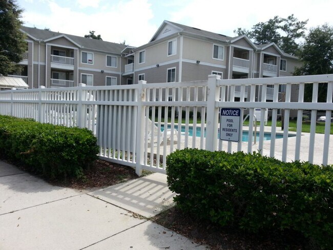 Piscina comunitaria - 4000 SW 23rd St