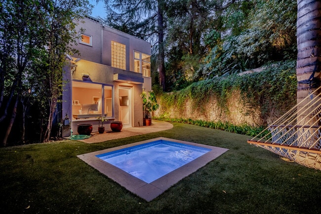 Building Photo - 2423 Horse Shoe Canyon Rd