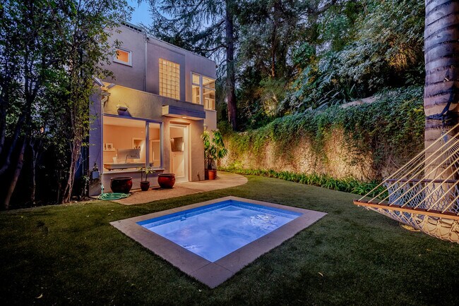 Foto del edificio - 2423 Horse Shoe Canyon Rd