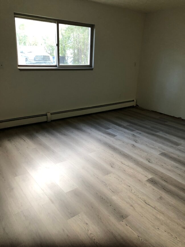 Building Photo - 160 W Jensen Cir