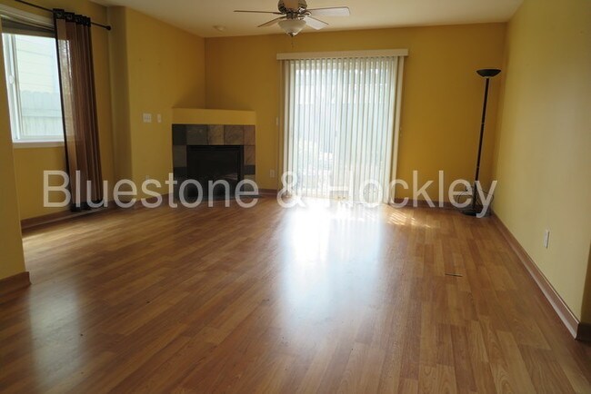 Building Photo - 3222 N Arlington Pl