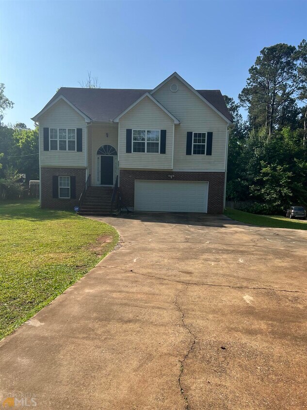 Foto principal - 2079 Joy Lake Rd