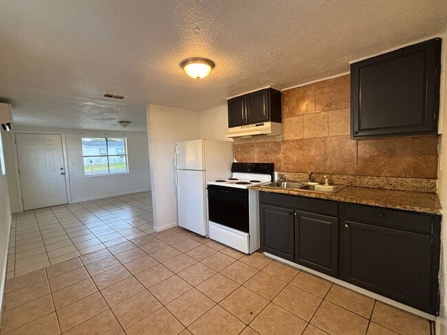 Building Photo - Elliott St