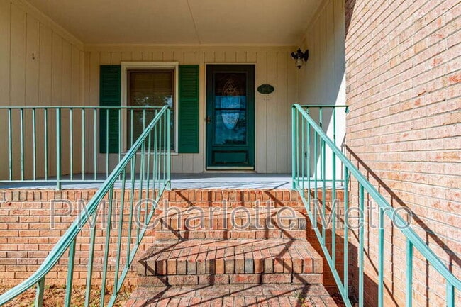 Building Photo - 8615 Beechbrooke Rd