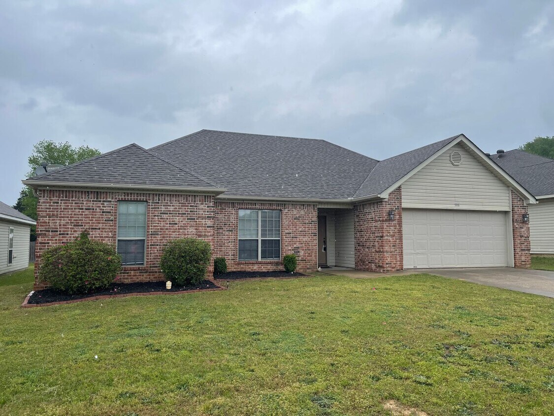 Foto principal - 3318 Arkansas Dr