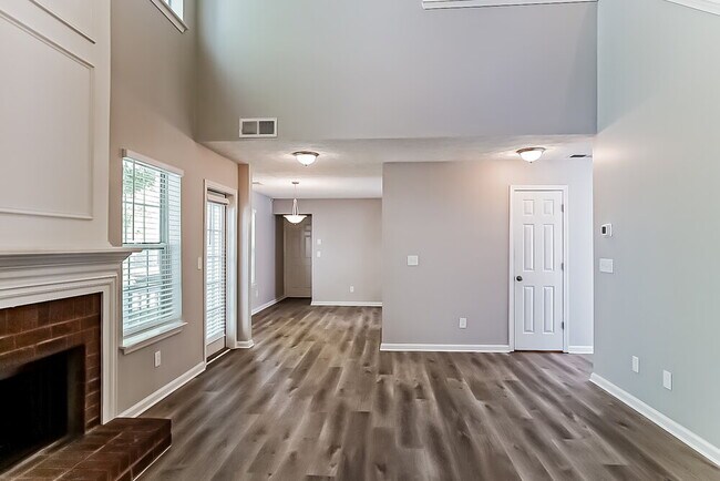 Foto del edificio - 7144 Springchase Way